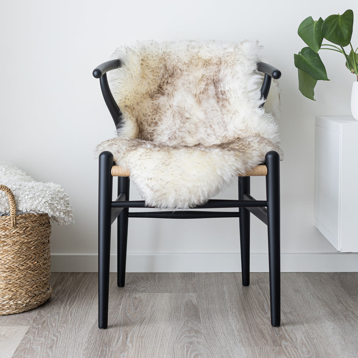 Nordic Longwool Sheepskin · Single - Wolf Tip