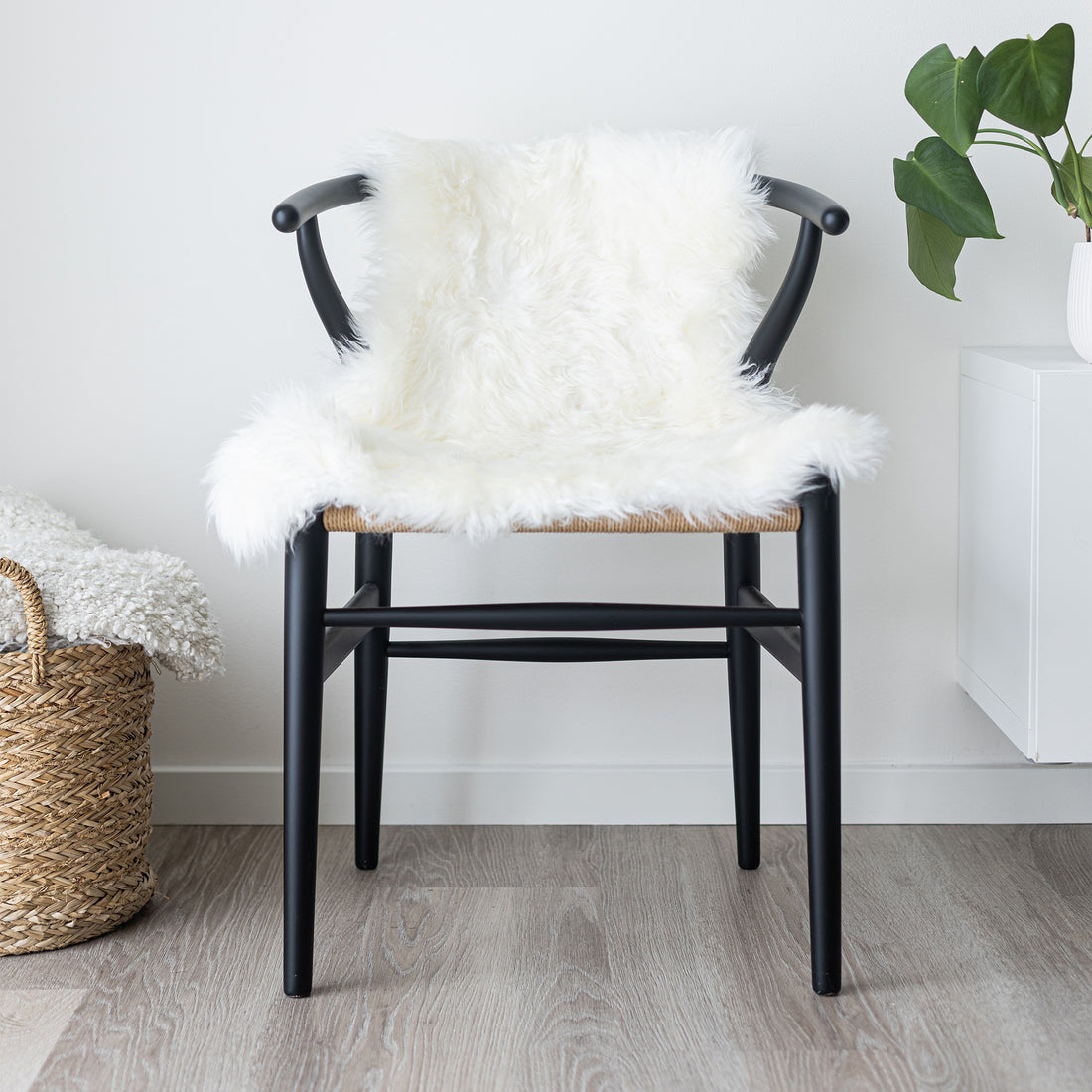 Merino Sheepskin Dyed New Zealand approx. 35 in - Ivory