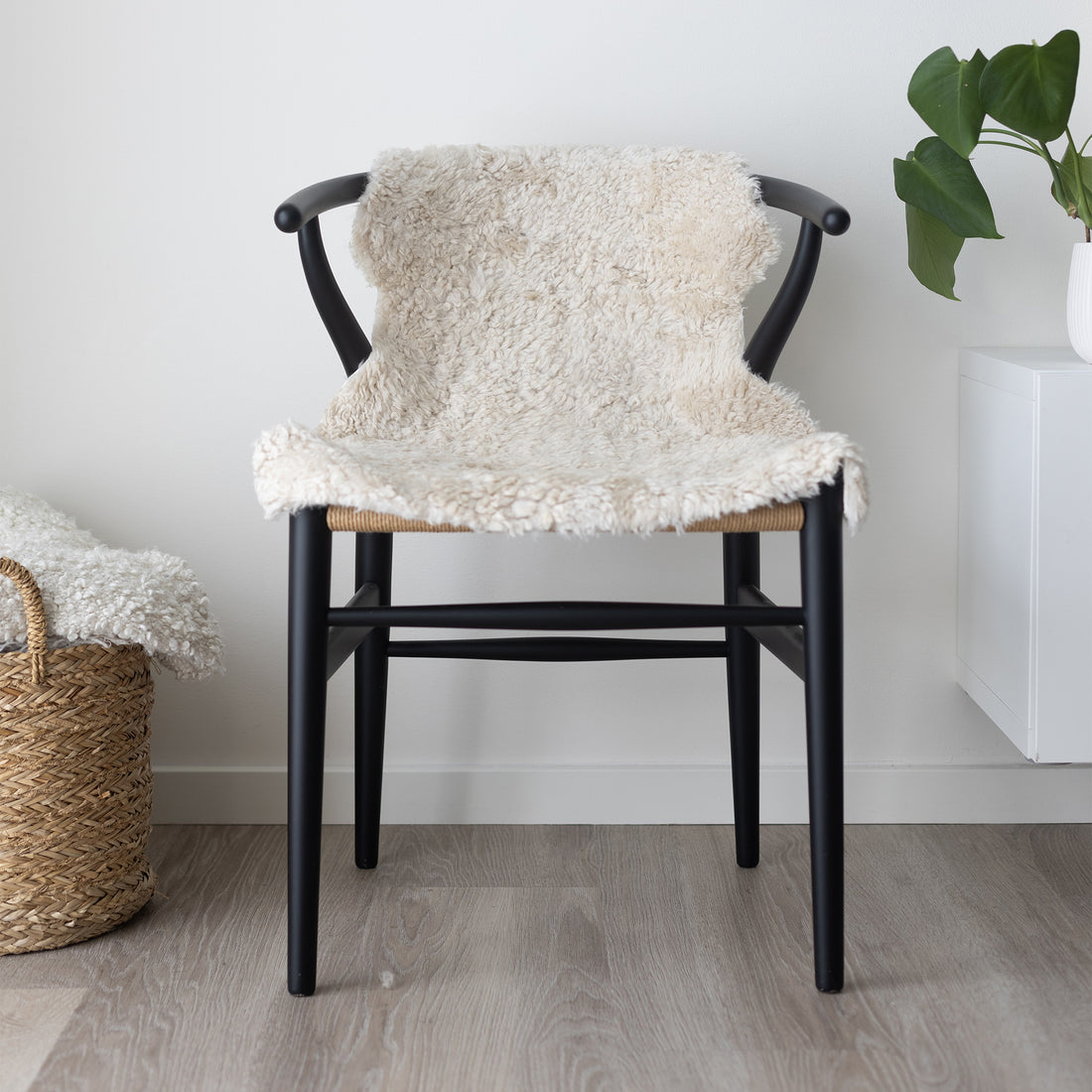 Merino Sheepskin Short Wool approx. 35 in - Pearl