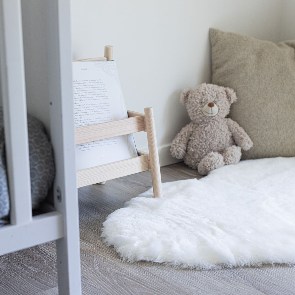 Baby Sheepskin · 31 in - Snow White